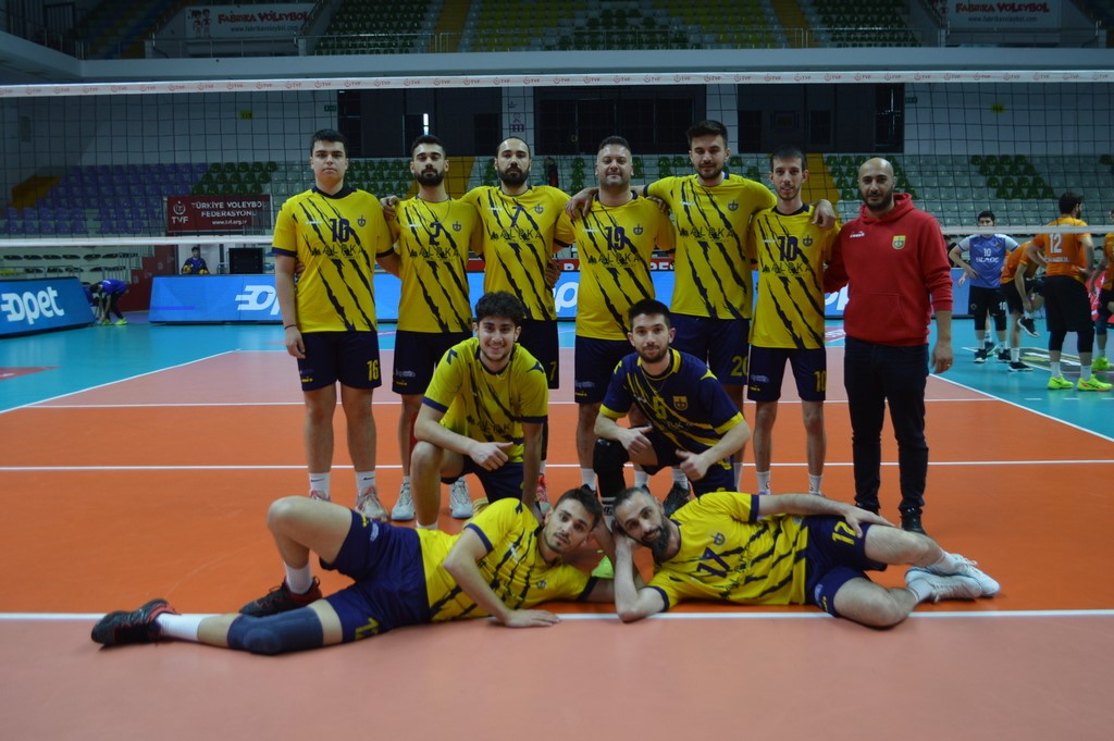 Cengiz Göllü Spor salonunda Doğu Akademi ile karşılaşan Yenişehir Belediyespor‘lu