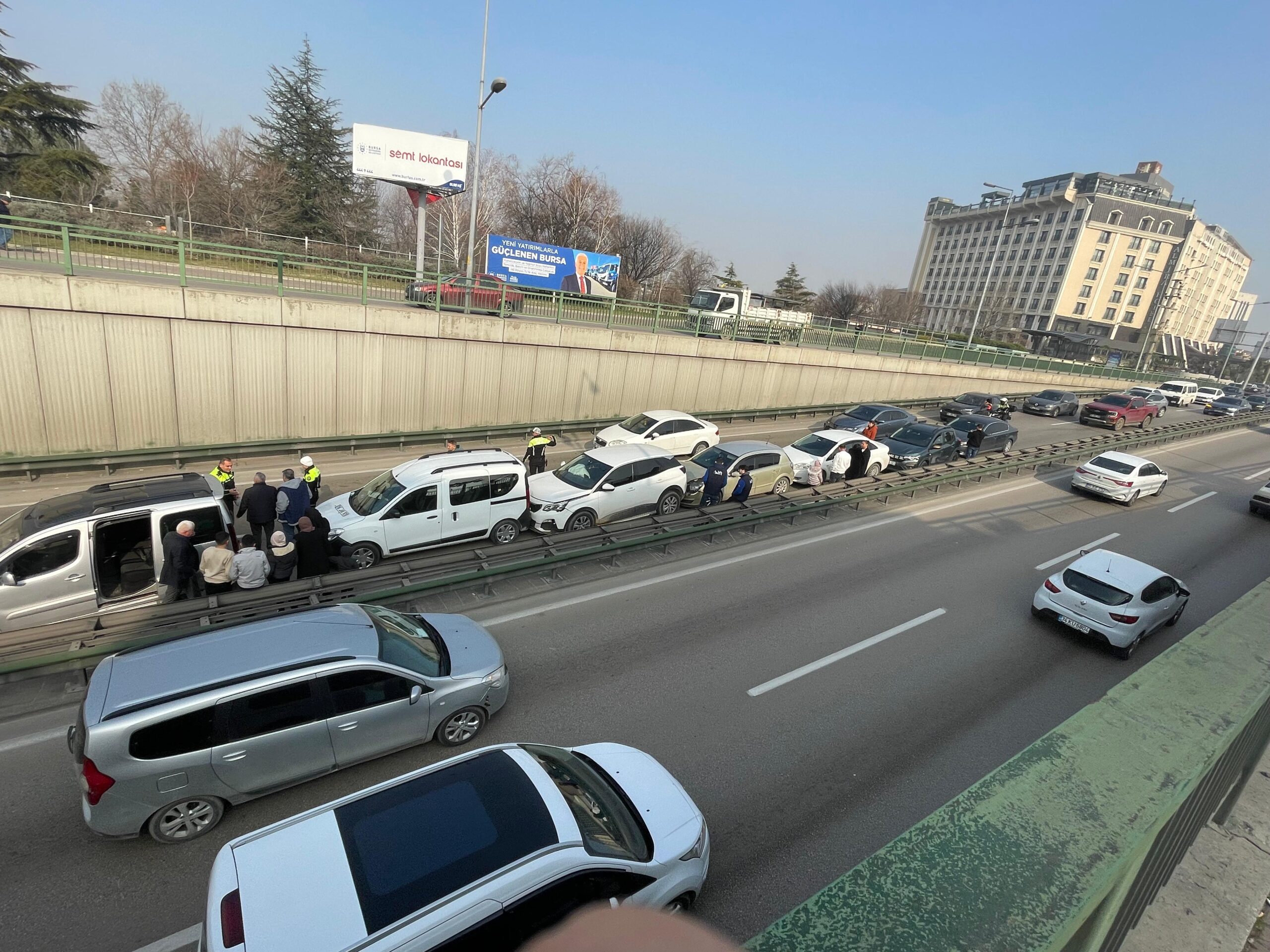 Bursa’da zincirleme kaza! 7 araç bir birine girdi Kaza, merkez