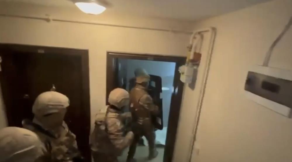 Bursa Asayiş Şube Müdürlüğüne bağlı ekipler, aranması olan şüphelilere yönelik