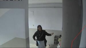 Olay, İnegöl ilçesi Alanyurt Mahallesi’nde bulunan bir sitede meydana geldi.