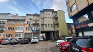 Merkez Osmangazi ilçesi Altıparmak Mahallesi’nde bulunan 3 katlı bir apartmanın