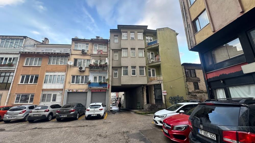 Merkez Osmangazi ilçesi Altıparmak Mahallesi’nde bulunan 3 katlı bir apartmanın