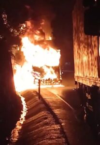 Edinilen bilgiye göre, Bursa-İstanbul Otoyolu’nda seyir halindeki bir TIR motor