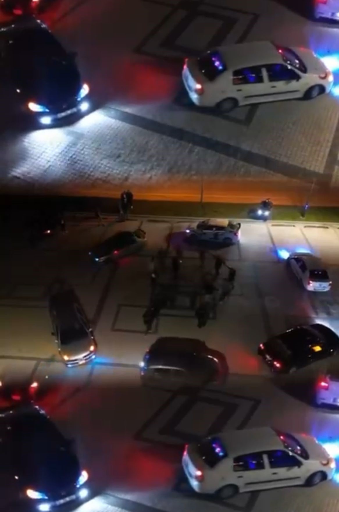 Bursa’nın Osmangazi ilçesi Gökdere mevkiinde bulunan park alanına otomobilleriyle bir