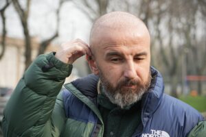 Yeni saçlarının hayalini kurarken kulaklarında çınlama meydana gelen Karadeniz’in hayatı