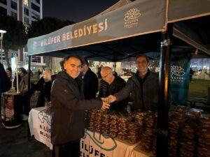 Nilüfer Belediyesi, Miraç Kandili’nde, camilerde vatandaşlarla, kandilin manevi duygusunu paylaştı.