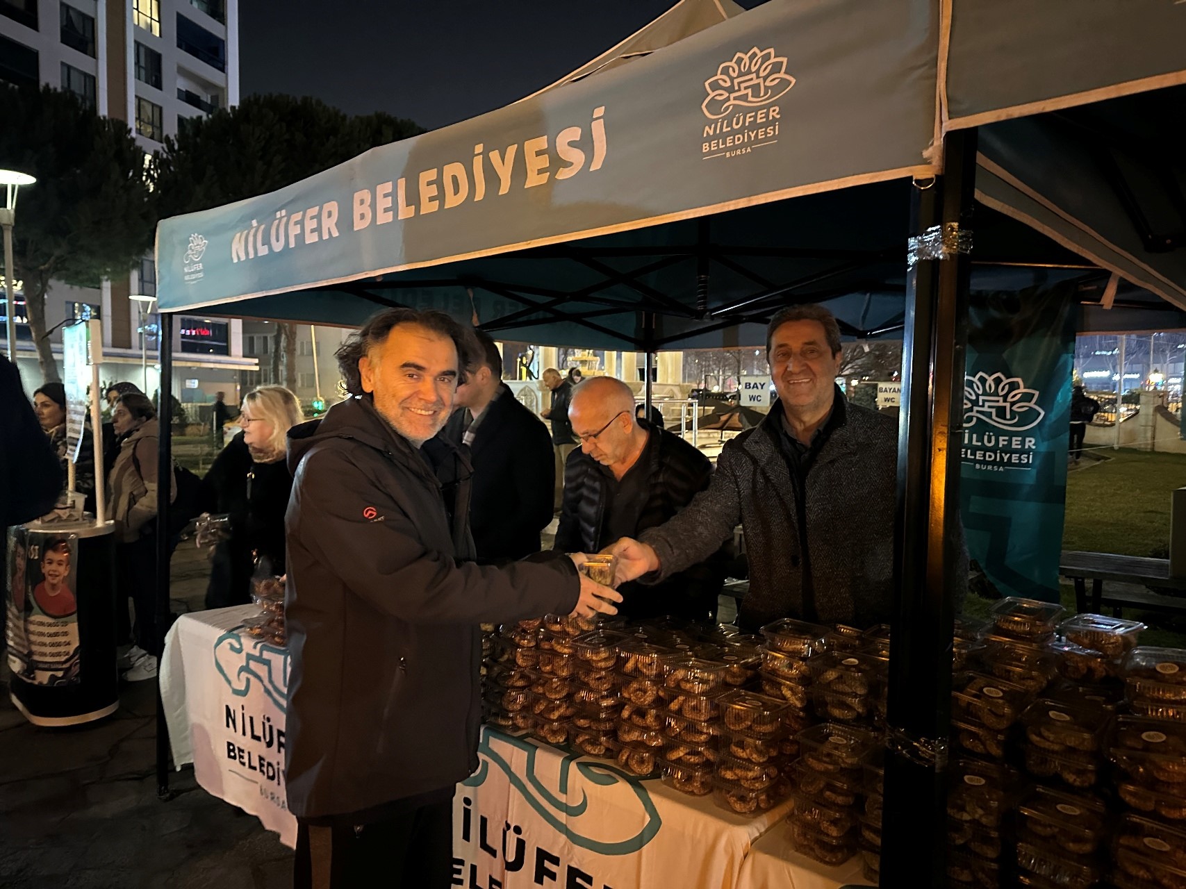 Nilüfer Belediyesi, Miraç Kandili’nde, camilerde vatandaşlarla, kandilin manevi duygusunu paylaştı.