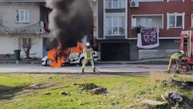 Bursa’da park halindeki araç alev topuna döndü!