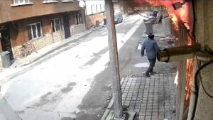 Dün saat 13.30 sıralarında Sinanbey Mahallesi 1. Mesudiye Sokak’ta evi