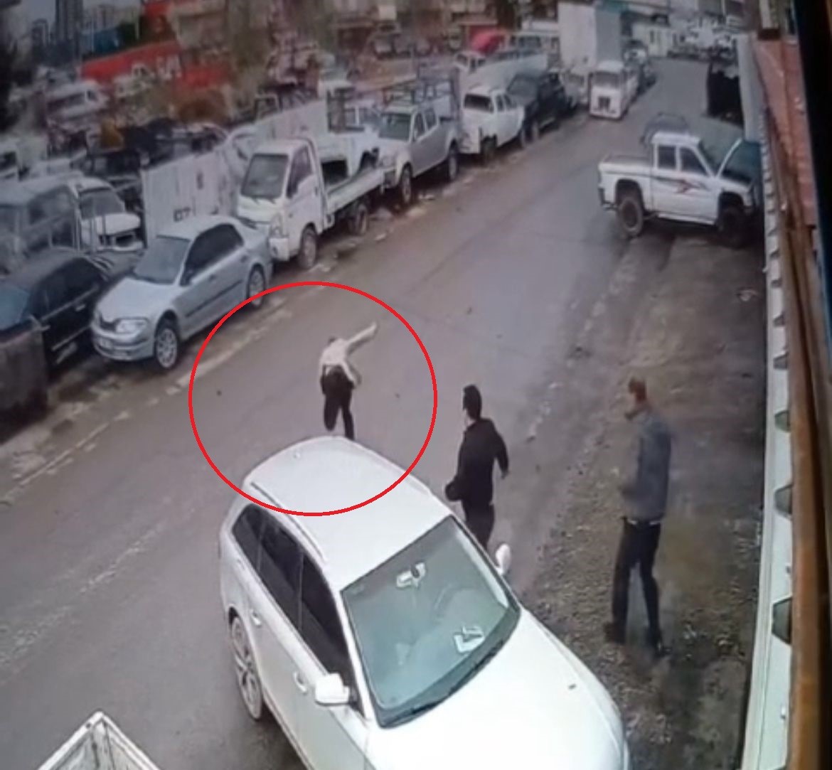 Olay, Bursa’nın Nilüfer ilçesinde Küçük Sanayi’de bulunan bir oto serviste
