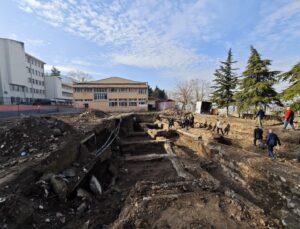 Tophane Mesleki ve Teknik Anadolu Lisesi’nde kazı çalışmaları devam ediyor