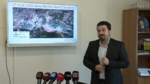Deprem sonrasın basın açıklaması gerçekleştiren BUÜ Mühendislik Fakültesi İnşaat Mühendisliği