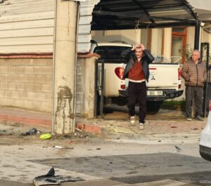Kaza, saat 09.00 sıralarında Kemalpaşa Mahallesi Erenler ile Efsane Sokağın