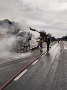 Edinilen bilgiye göre, yangın saat 12.00 sıralarında İnegöl-Bursa yolu Kestel
