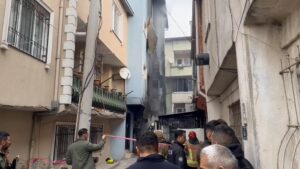 Edinilen bilgiye göre, yangın, saat 09.00 sıralarında merkez Yıldırım ilçesi