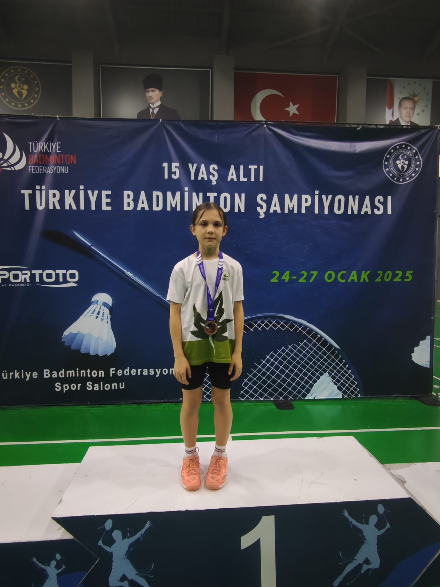 Osmangazili genç badmintoncudan gururlandıran başarı Türkiye Badminton Federasyonu tarafından Ankara’da düzenlenen 15 Yaş Altı Türkiye