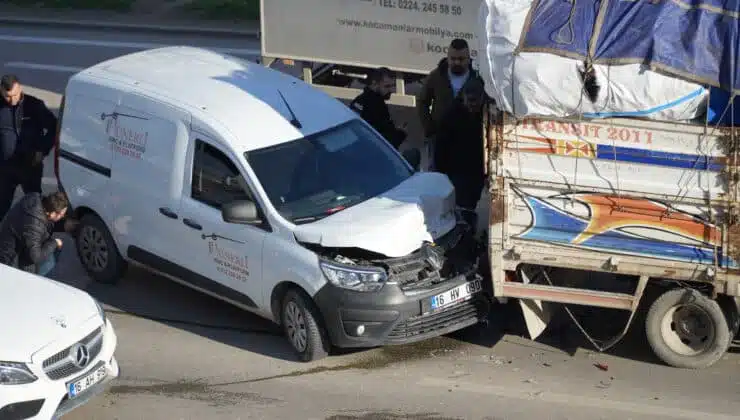 Bursa’da kamyonete arkadan çarptı!