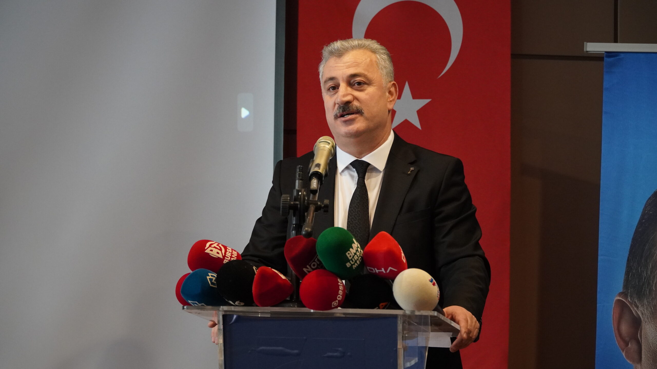 Anahtar Parti Bursa İl Başkanlığı, partisinin yönetim kurulunu basın bulunmasıyla