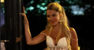 Seda Bakan, Hadise, Şükrü Özyıldız ve Serhat Teoman’ı buluşturan, yönetmenliğini