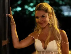 Hadise’den sevgilisi ile olay poz!