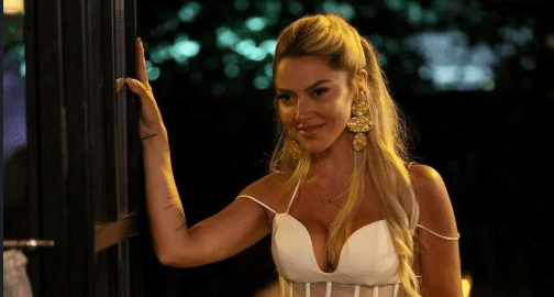 Seda Bakan, Hadise, Şükrü Özyıldız ve Serhat Teoman’ı buluşturan, yönetmenliğini