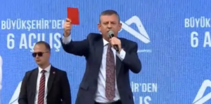 CHP Genel Başkanı Özgür Özel, Mersin Büyükşehir Belediyesi tarafından düzenlenen