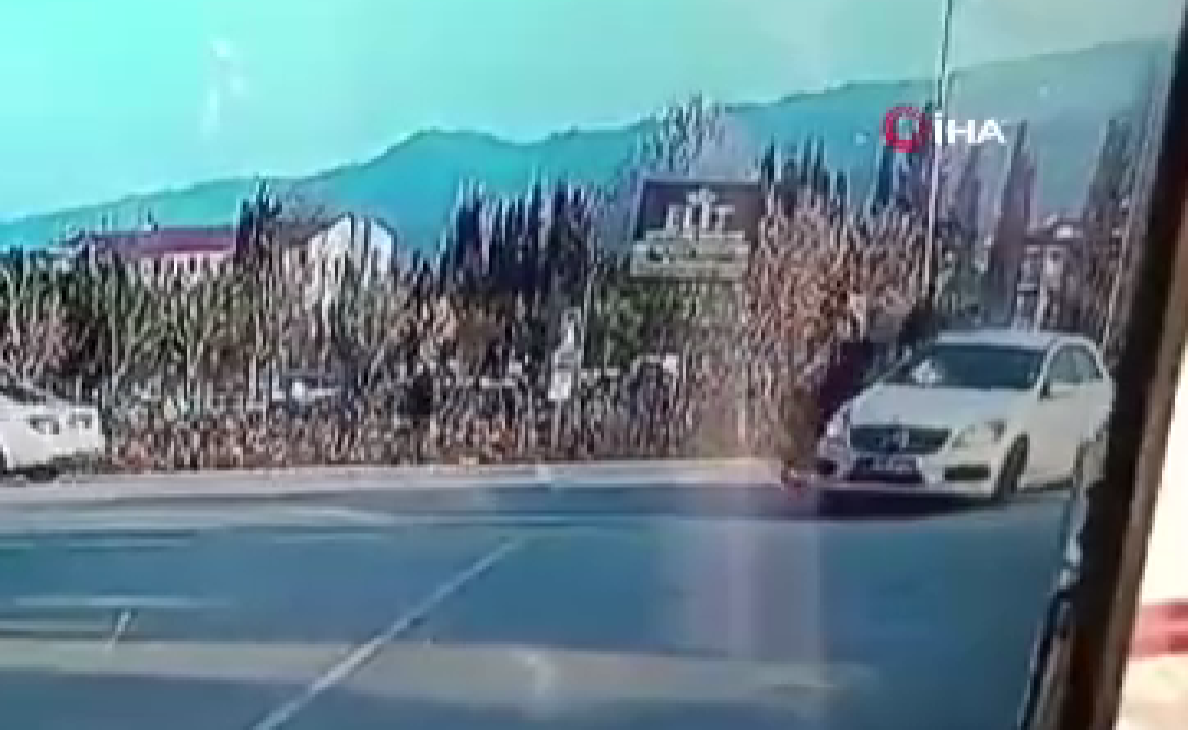 Olay yerinde kalbi duran 18 yaşındaki gence sağlık ekipleri kalp