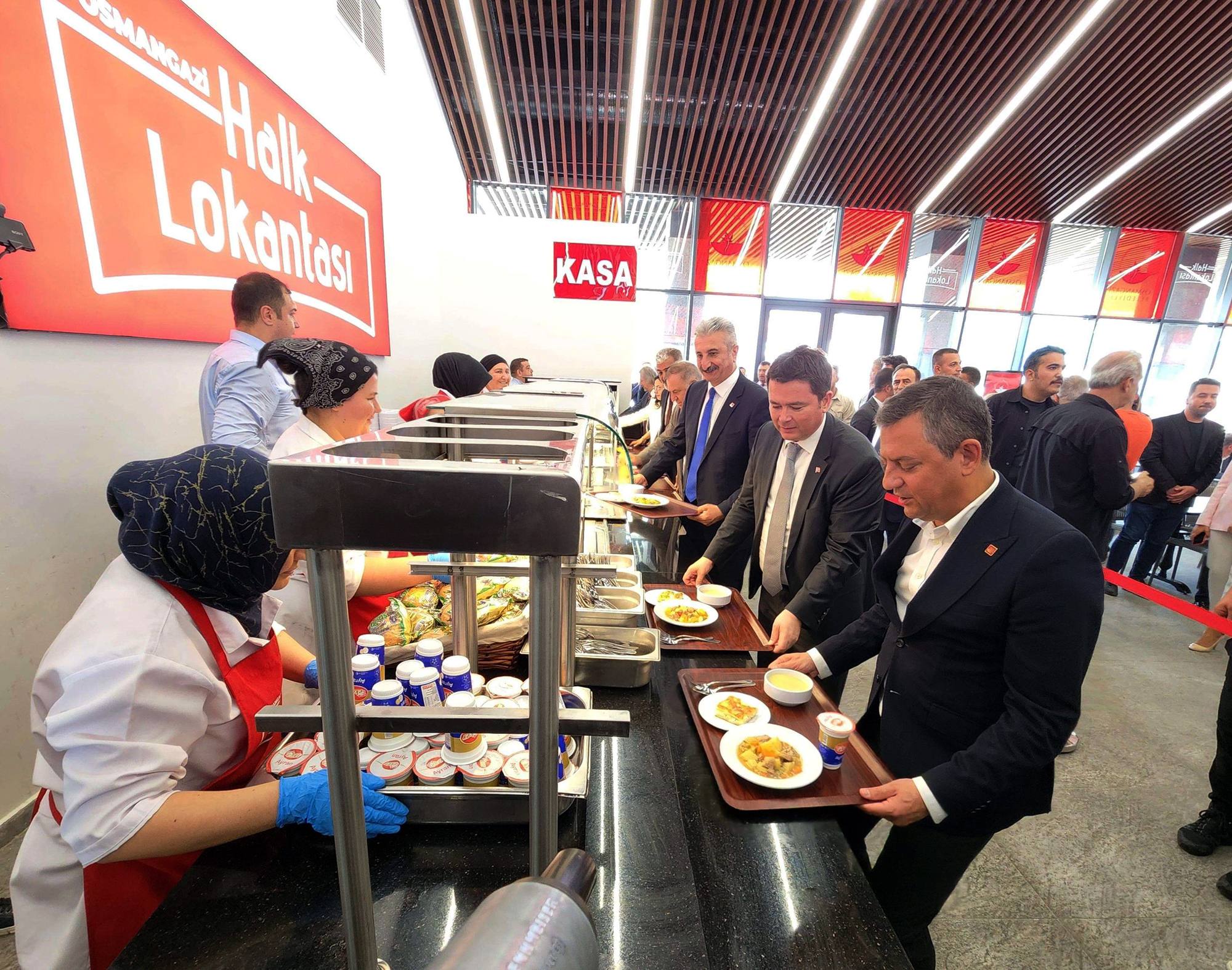 Hayata geçirdiği uygulamalarla ekonomik açıdan sıkıntılı günler geçiren vatandaşlara destek