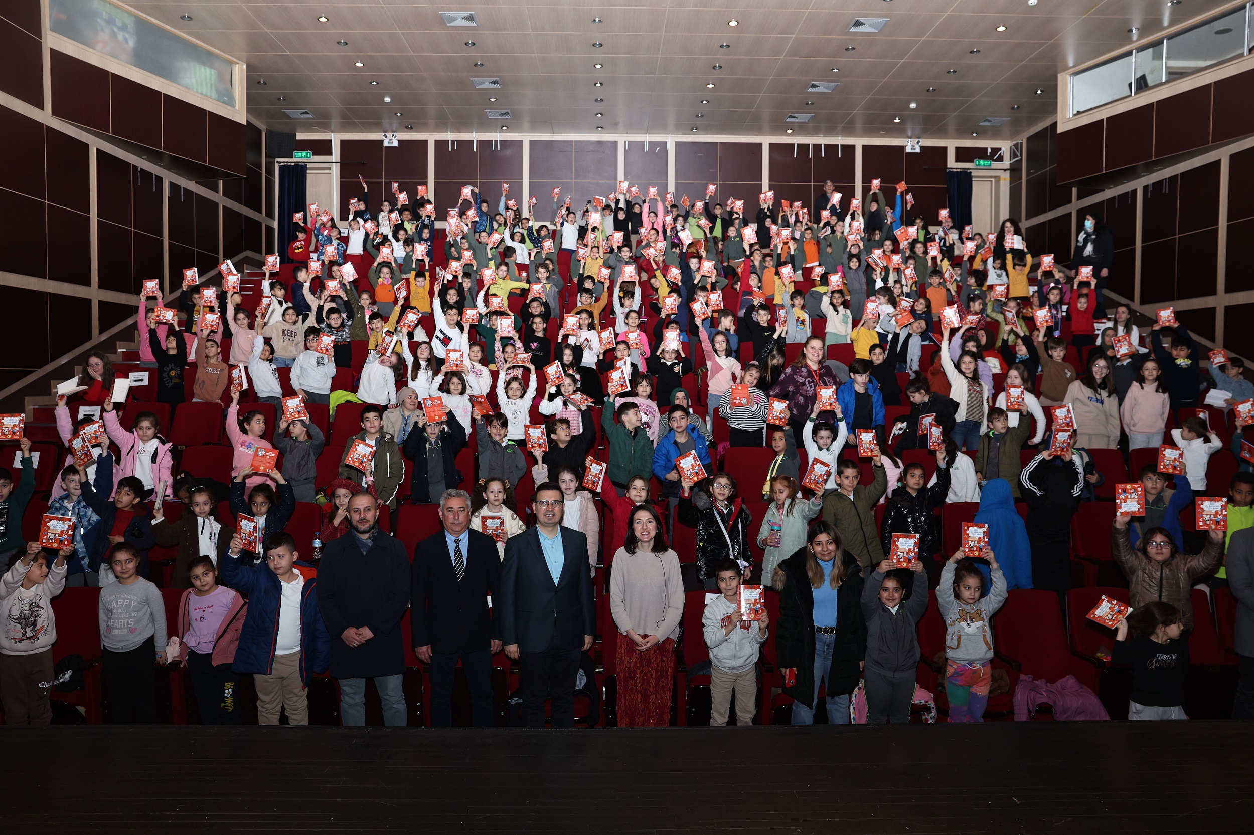 Nilüfer Belediyesi Kütüphane Müdürlüğü’nün düzenlediği, Çocuklara Kitap Söyleşileri’nin son konuğu,