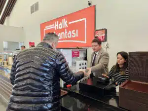 Osmangazi Belediye Başkanı Erkan Aydın, Regaip Kandili’nde gönüllere dokundu. Halk