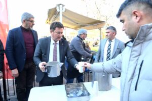 Her hafta ilçedeki bir mahalleyi ziyaret eden ve vatandaşlarla bir