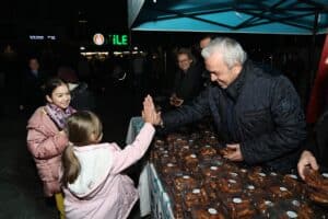 Başkan Şadi Özdemir’den kandil simidi ikramı 8 Bursam Medya -