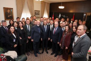 Önce Anıtkabir’e giderek, Atatürk’ün manevi huzuruna çıkan heyet, ardından TBMM’yi