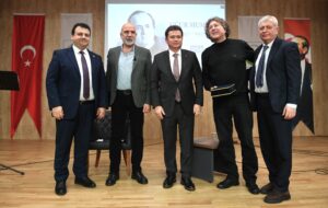 Türkiye’nin aydınlık yüzlerinden, basın ve demokrasi mücadelesinin simgesi Uğur Mumcu,