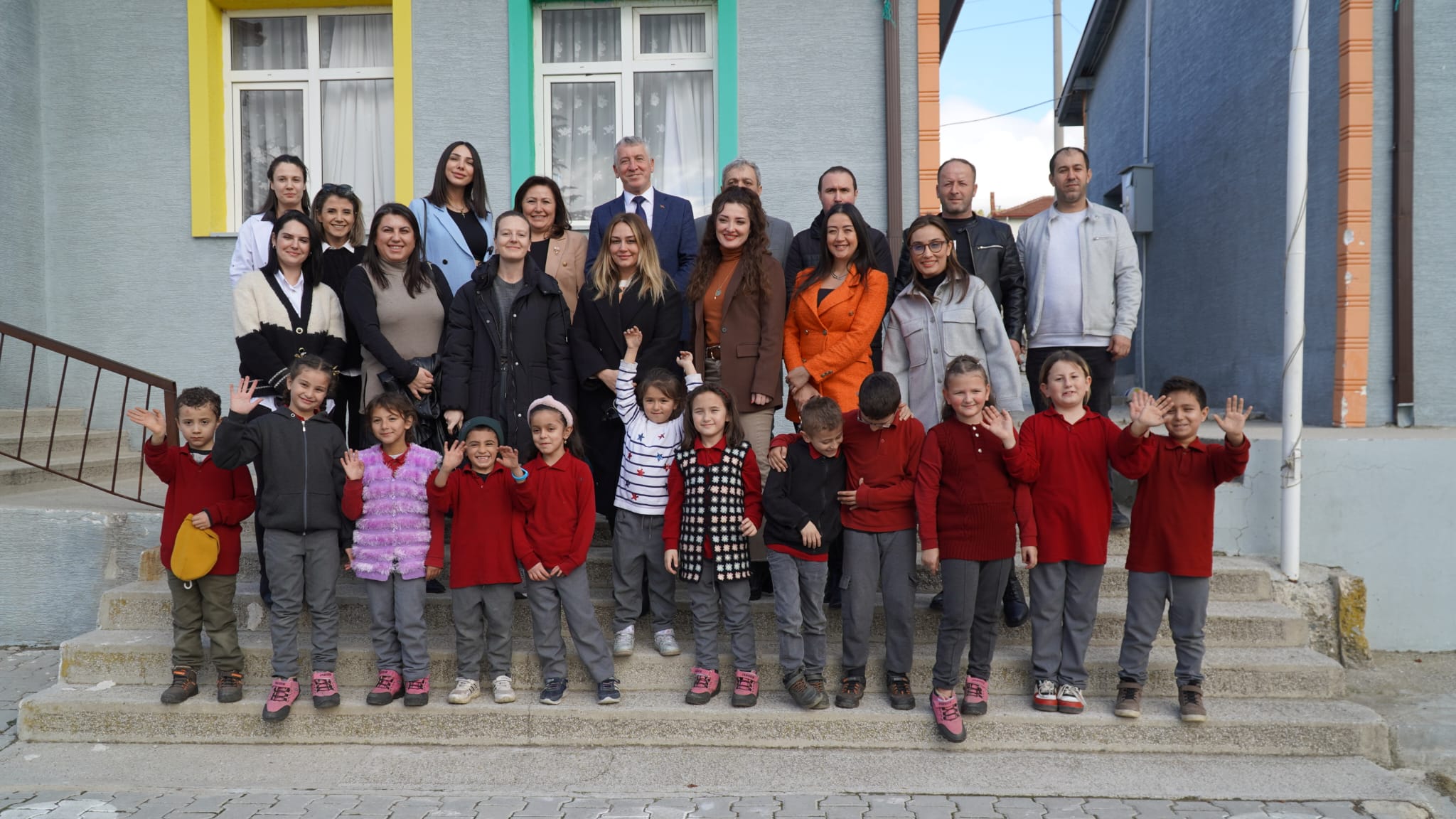 Sibel Öztopçu-Semih Özçalık / Bursam Medya Harmancık Gülözü İlköğretim okuluna
