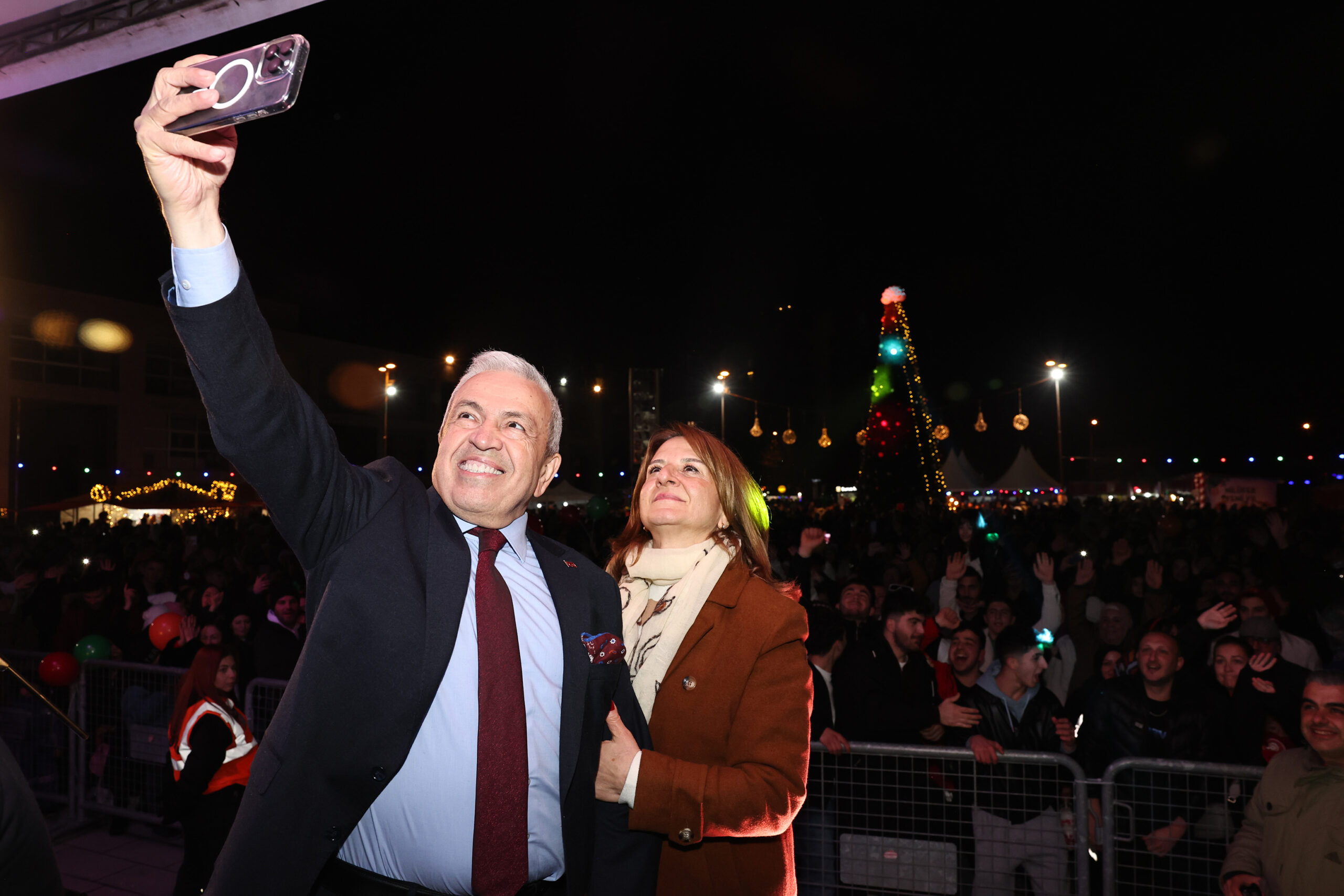 Nilüfer Belediyesi, bu yıl Cumhuriyet Meydanı’nda düzenlediği “Yeni Yıl Festivali”