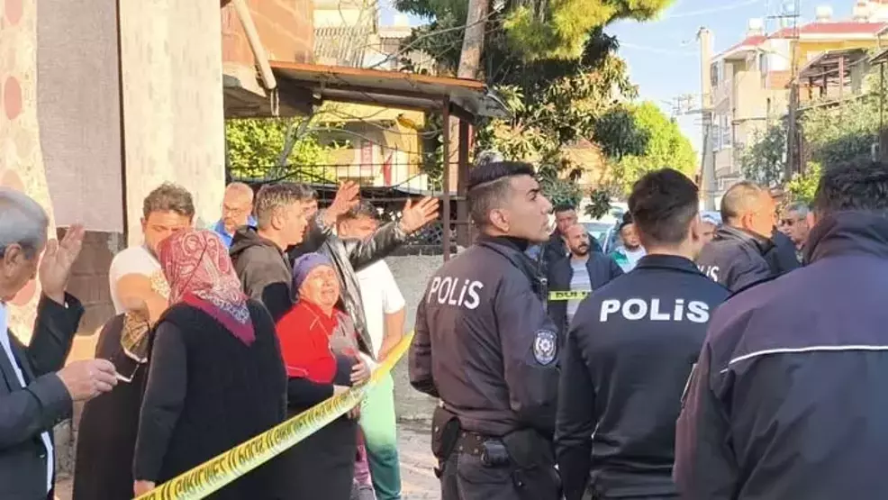 Olay, sabah saatlerinde Yüreğir ilçesi Yenidoğan Mahallesi’nde meydana geldi. Dolmuş