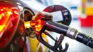 Brent petrol fiyatları ve dövizdeki değişikliklerle birlikte vatandaşlar benzin ve