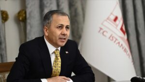 İçişleri Bakanı Ali Yerlikaya Hatay’daki Cilvegözü Sınır Kapısı’nda açıklamalarda bulunuyor.
