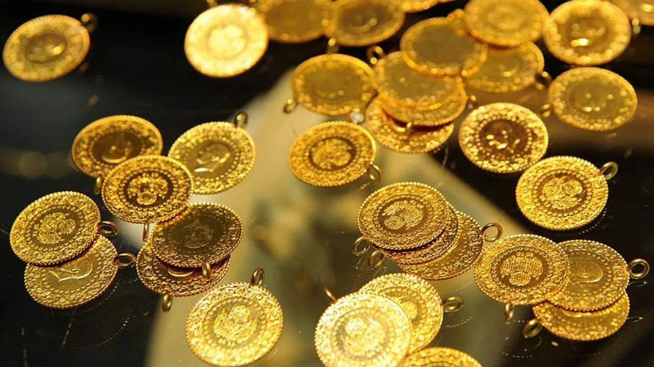 Altın fiyatları, güçlenen ABD dolarının etkisiyle yatay seyretti. Ons altın,