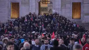 Türkiye Gençlik Vakfının (TÜGVA) öncülüğünde, “Dünyayı uyandırıyoruz”, “Dün Ayasofya, bugün