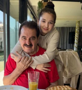 İbrahim Tatlıses‘in Ayşegül Yıldız ile evliliğinden dünyaya gelen kızı Elif