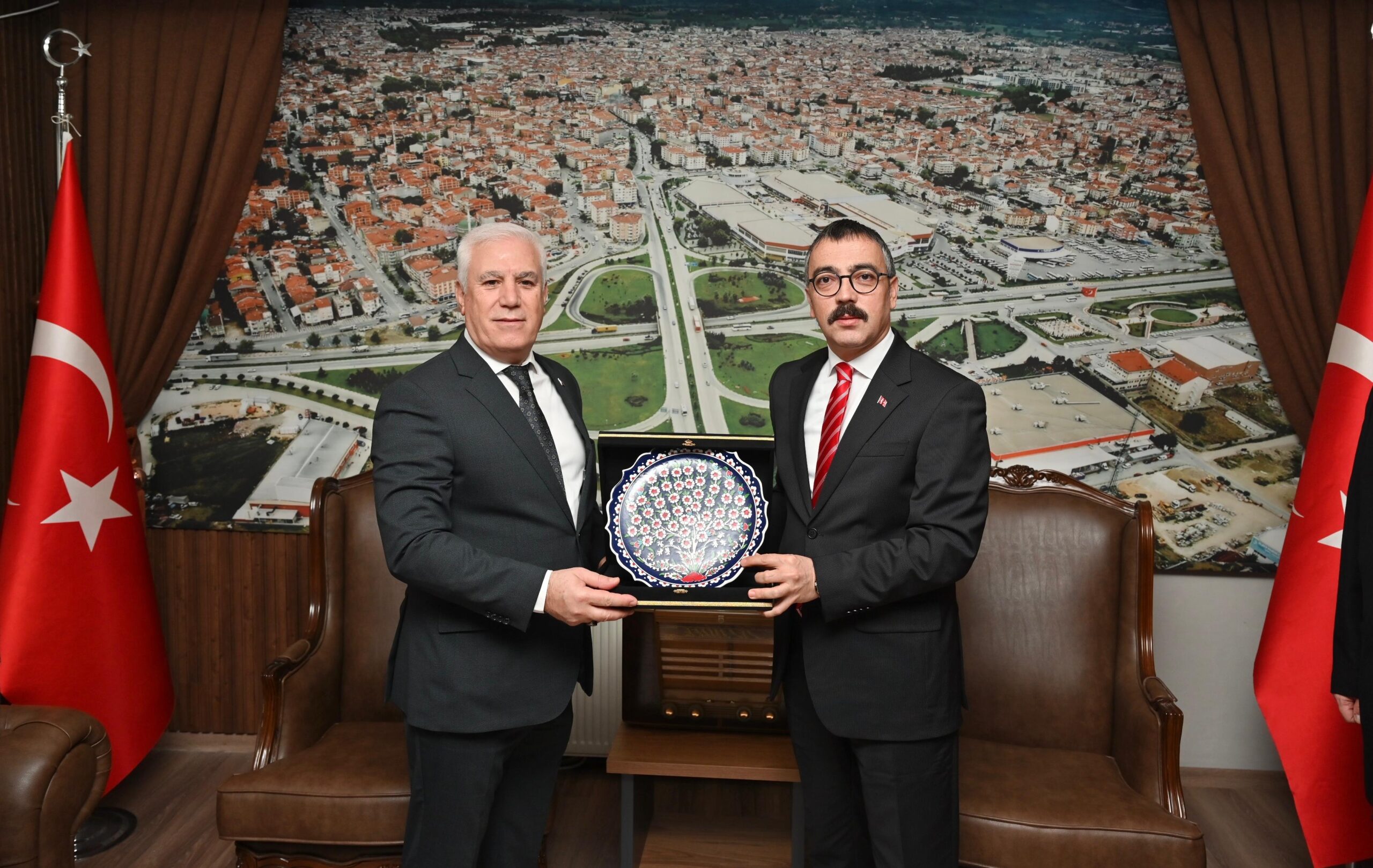 Bursa Büyükşehir Belediye Başkanı Mustafa Bozbey, ‘Başkan Bozbey Burada’ projesi