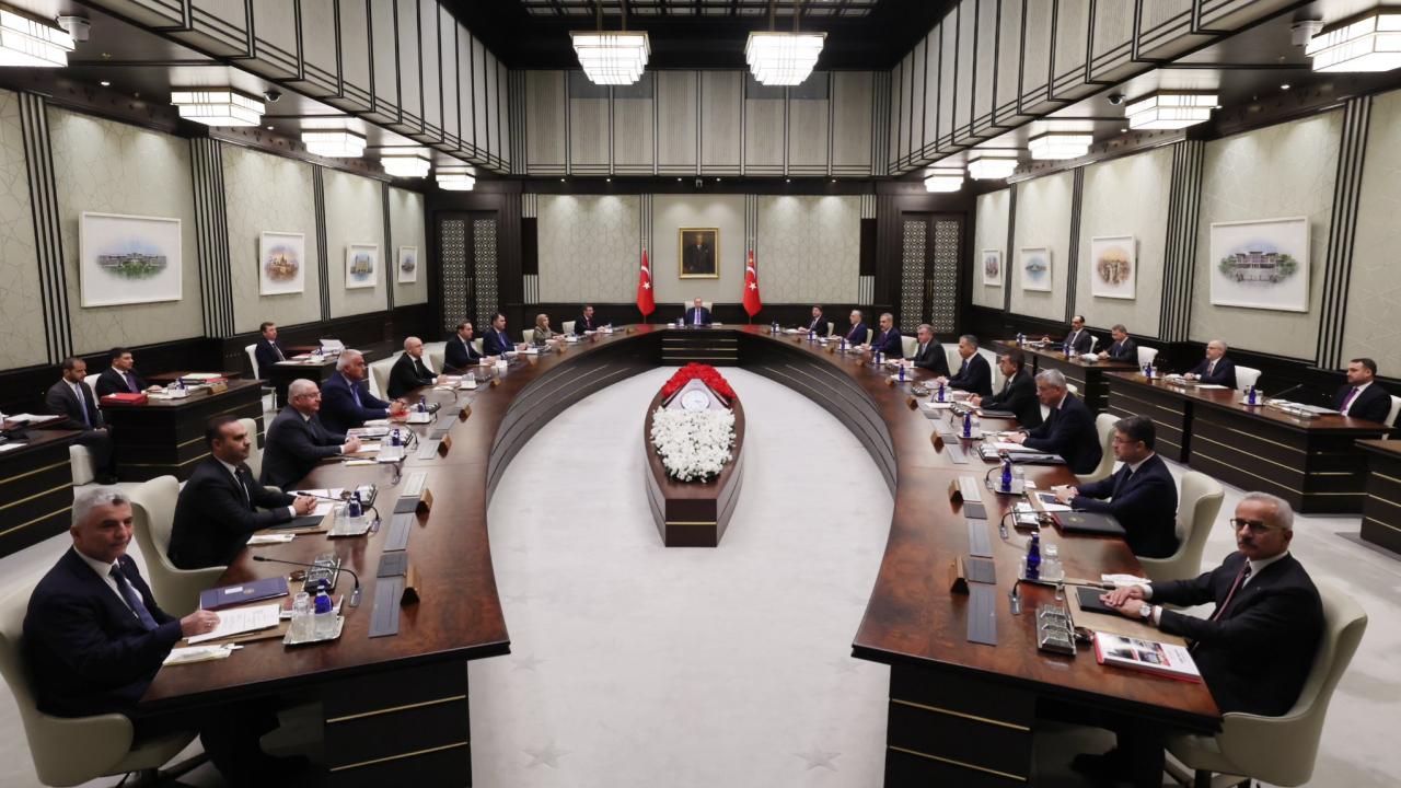Cumhurbaşkanı Recep Tayyip Erdoğan başkanlığında bugün toplanacak Cumhurbaşkanlığı Kabinesi'nde ana