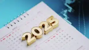 Resmi tatilleri yıllık izinlerle birleştirerek, stratejik bir planlama ile keyifli