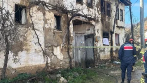 Alınan bilgiye göre, kırsal Burcun Mahallesi’ndeki Ahmet Papur’a ait evde