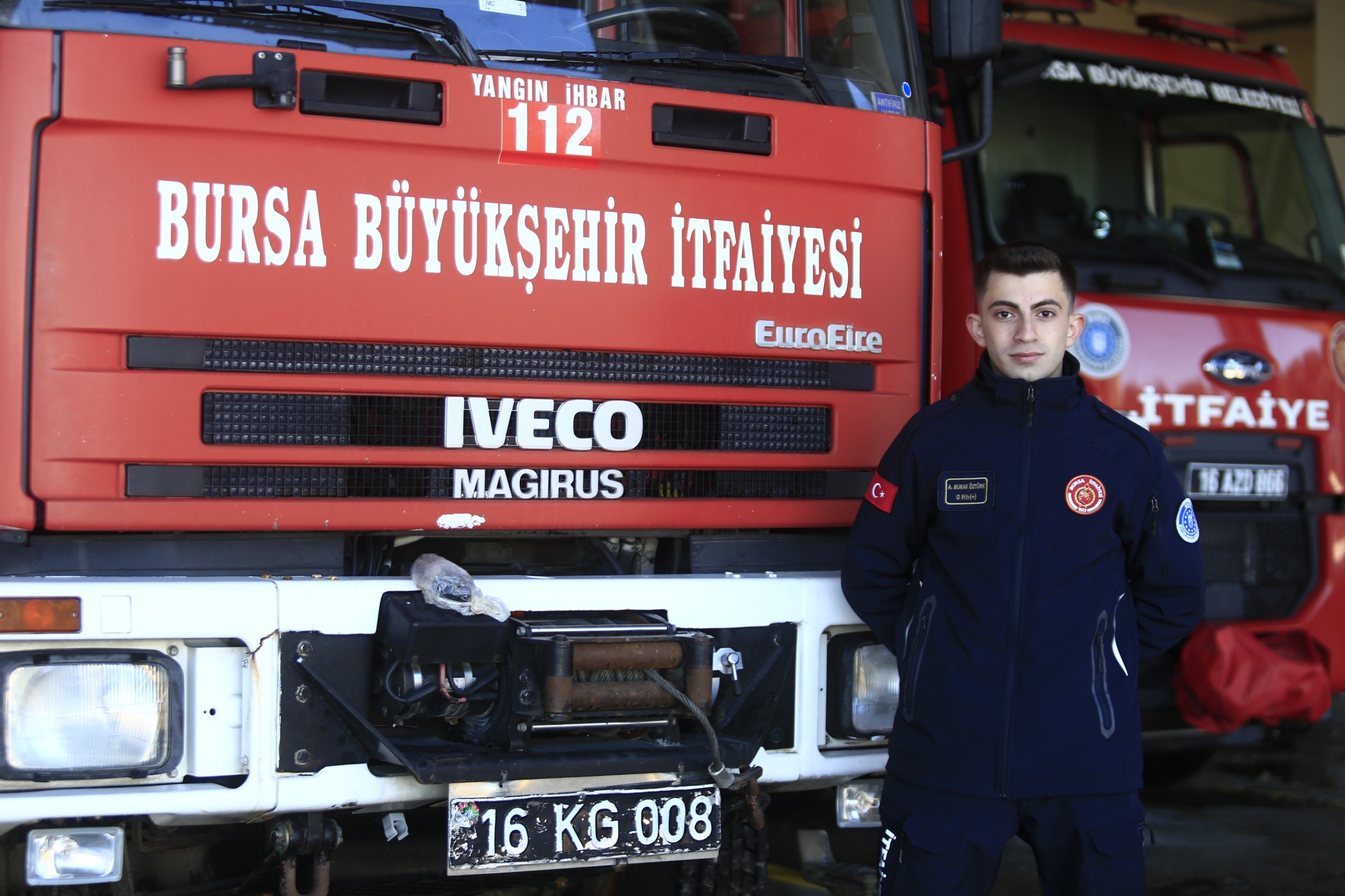 Bursa‘da yaşayan Ahmet Burak Öztürk (22), küçüklük yaşlarından itibaren itfaiyeciliğe