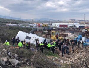 Bursa’da işçi servisi devrildi: Çok sayıda yaralı var