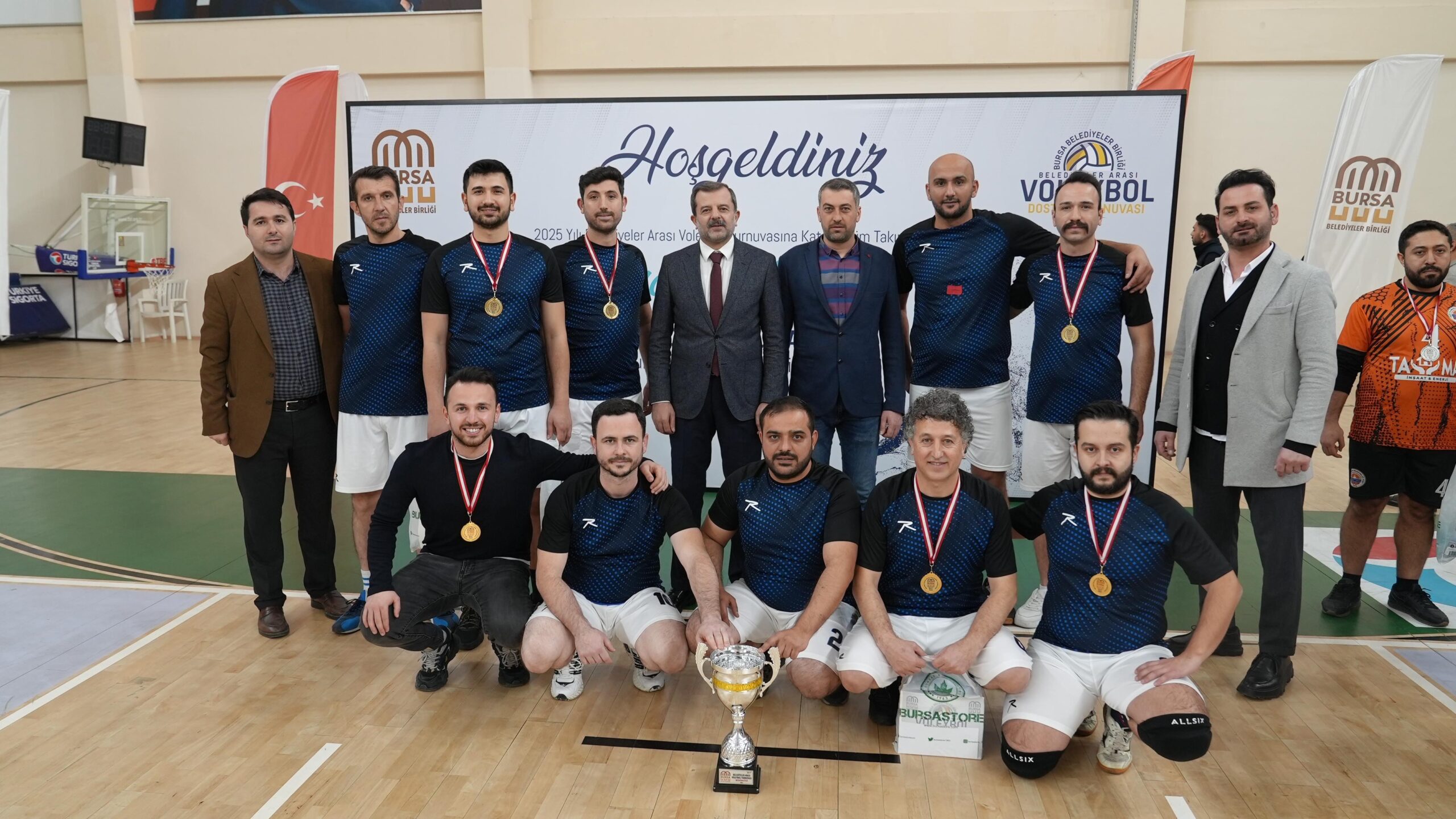 Naim Süleymanoğlu Spor Kompleksi’nde gerçekleşen etkinliğe 13 belediyeden 156 sporcu