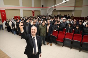 İnegöl Belediye Başkanı Alper Taban, gençlerin şehre dair fikir ve